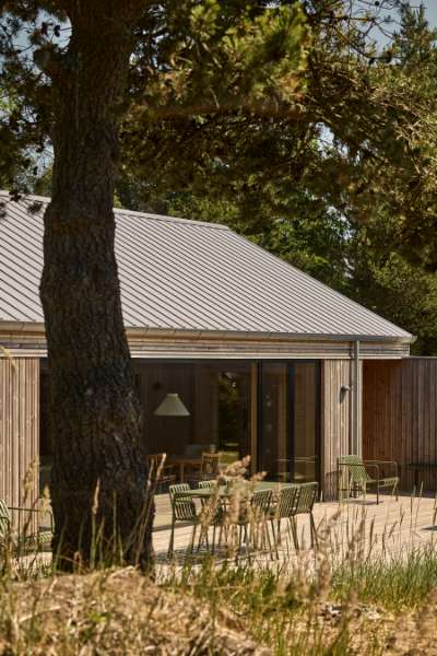 Rib Sheets on the roof set the stage for summer cottage coziness, Torndrupskovvej 3, 9370 Hals, Denmark